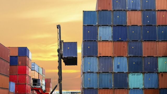 Por la baja de las importaciones el superávit comercial rondará los u$s10.000 millones