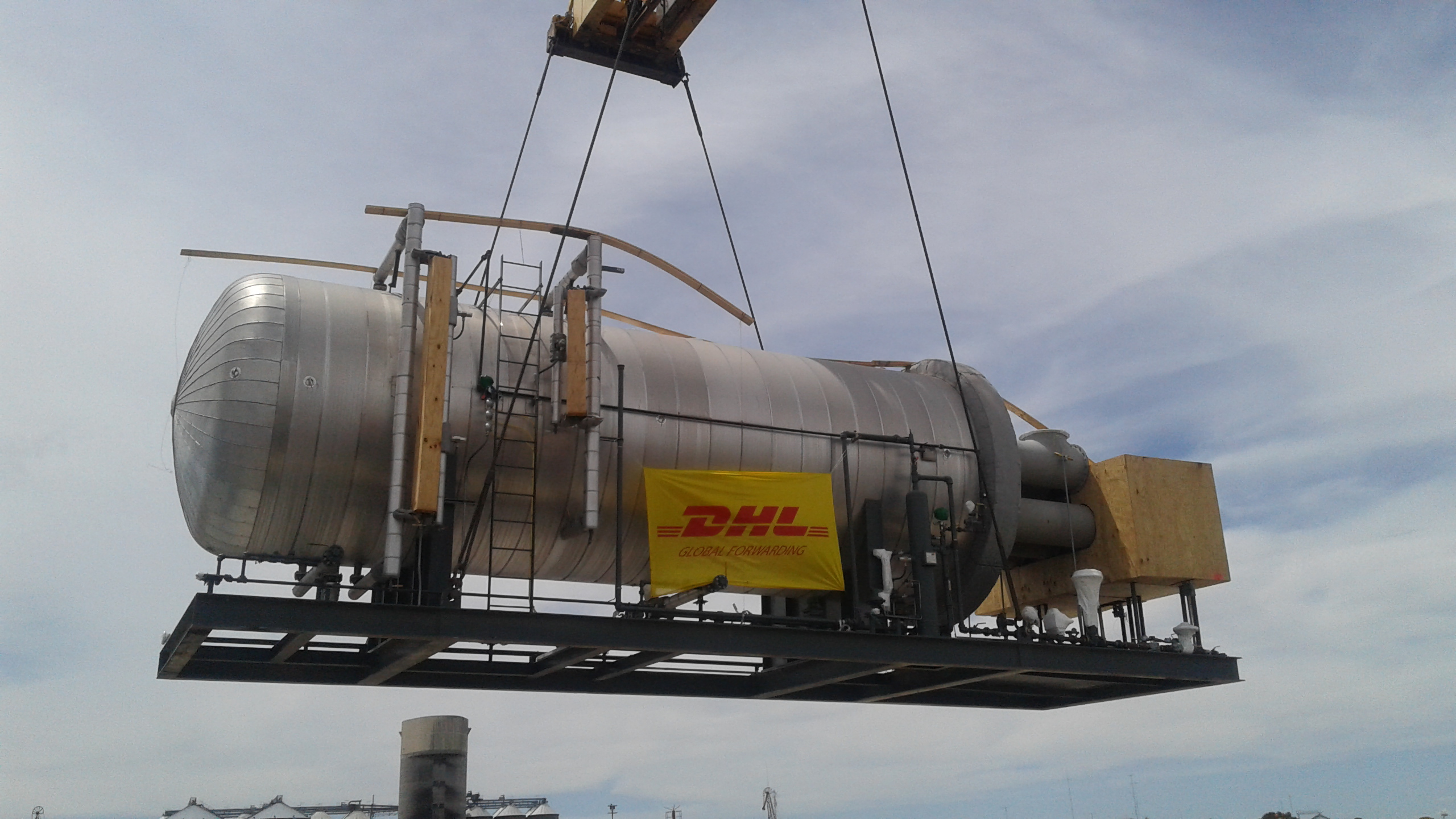 DHL trasladó planta de tratamiento de gas
