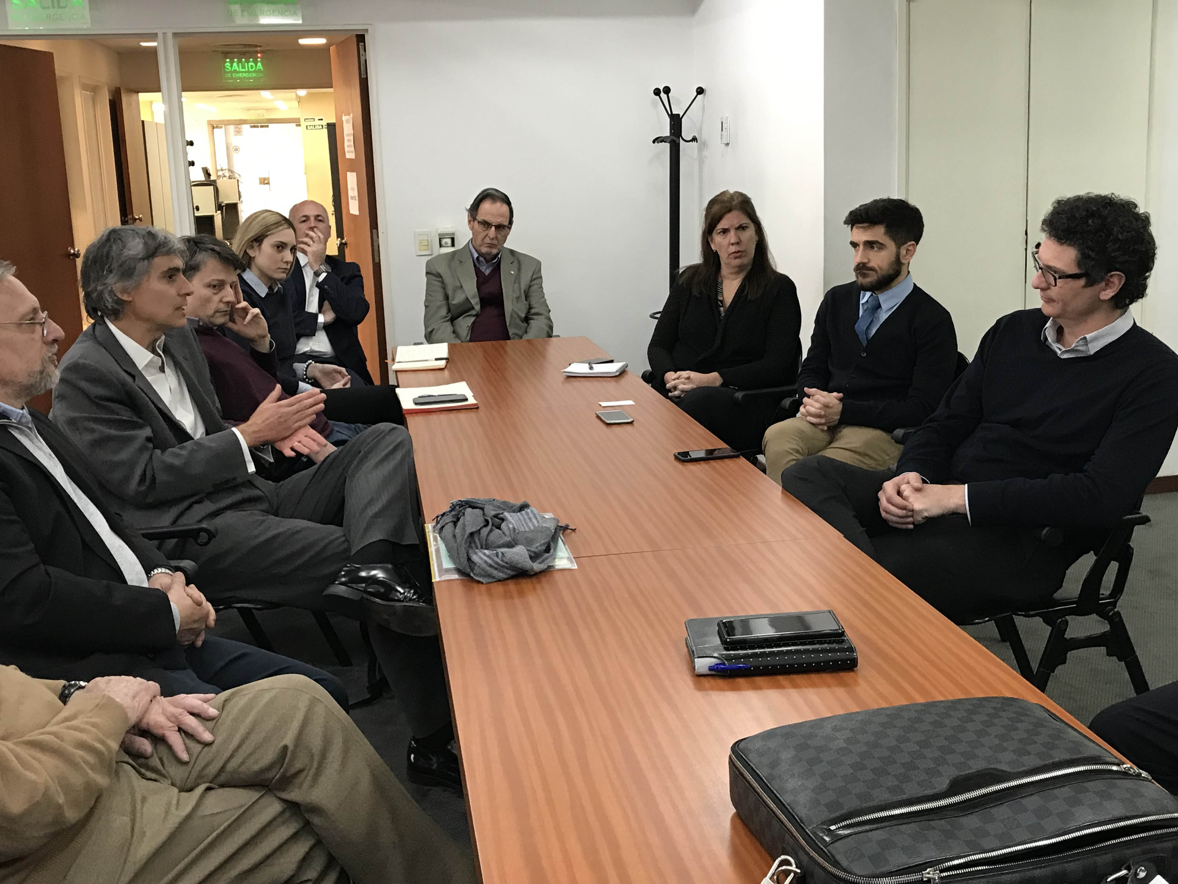 El Secretario Mayer y la Cámara de la Industria Química y Petroquímica coincidieron en establecer los pilares para el desarrollo de las Pymes químicas argentinas El Secretario Mayer y la Cámara de la Industria Química y Petroquímica coincidieron en establecer los pilares para el desarrollo de las Pymes químicas argentinas