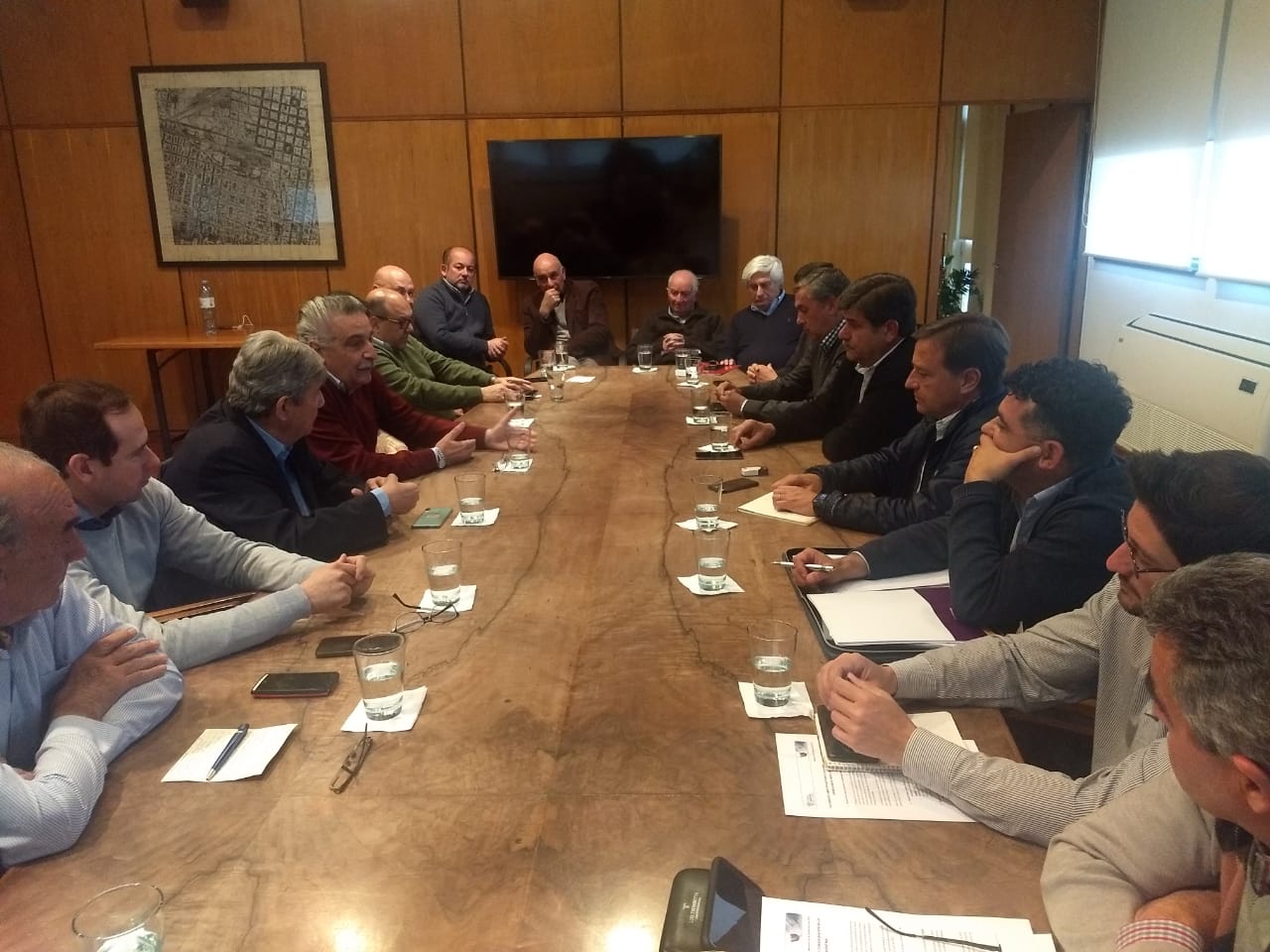 COVIAR se reunió con Rodolfo Suárez para dialogar sobre institucionalidad, propuestas y desafíos de la vitivinicultura COVIAR se reunió con Rodolfo Suárez para dialogar sobre institucionalidad, propuestas y desafíos de la vitivinicultura