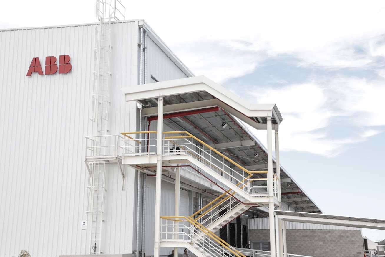 ABB Argentina invierte USD 9 millones en su nueva planta de Esteban Echeverría ABB Argentina invierte USD 9 millones en su nueva planta de Esteban Echeverría
