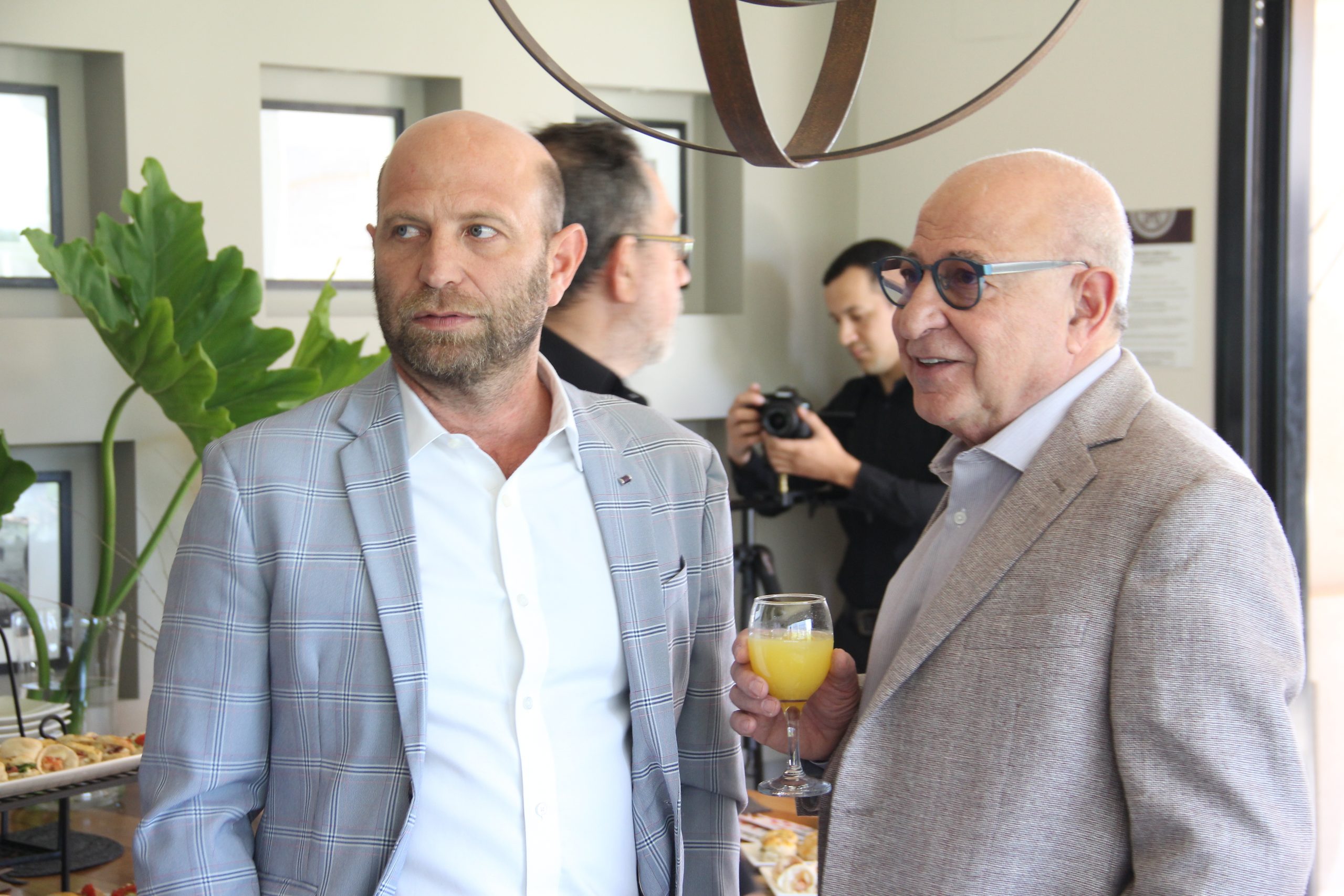 Gastón Marchesini cumplió: cortó cintas en Livette pese a un país en crisis permanente Gastón Marchesini cumplió: cortó cintas en Livette pese a un país en crisis permanente