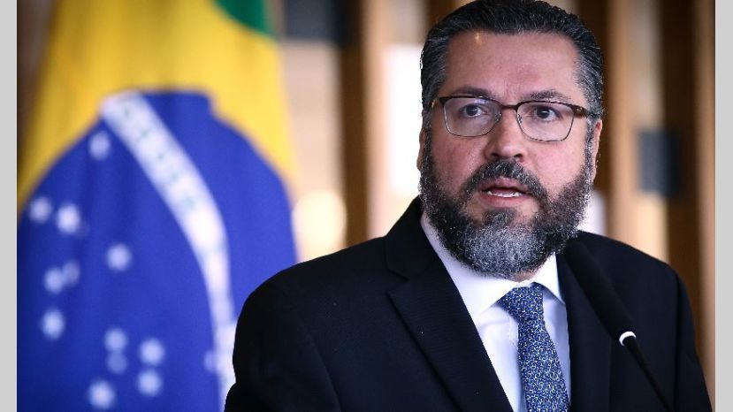 El canciller de Brasil afirmó que la salida de su país del Mercosur es una posibilidad real