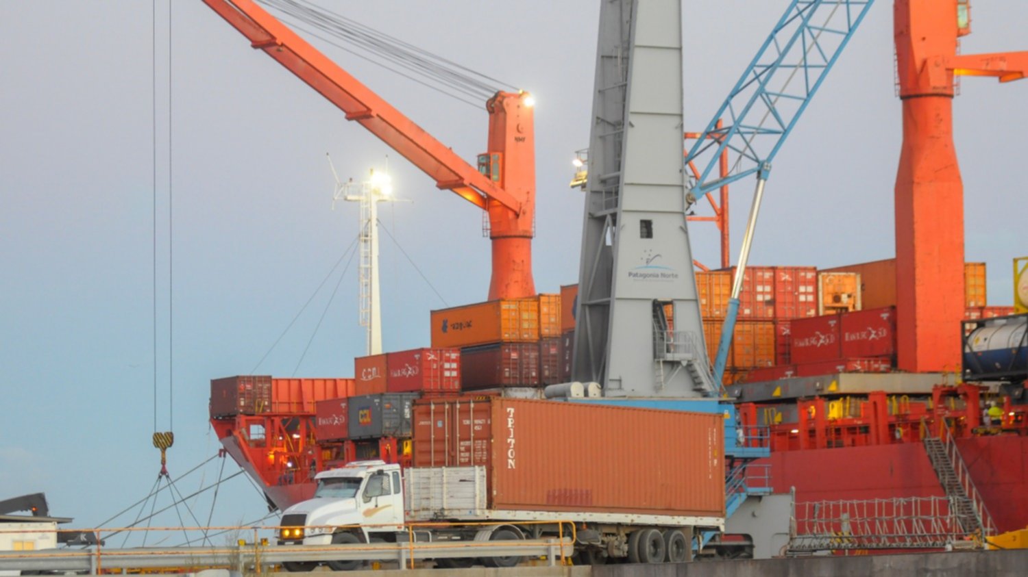 Decisión de puertos privados: mantener operativa la cadena logística del comercio internacional Decisión de puertos privados: mantener operativa la cadena logística del comercio internacional