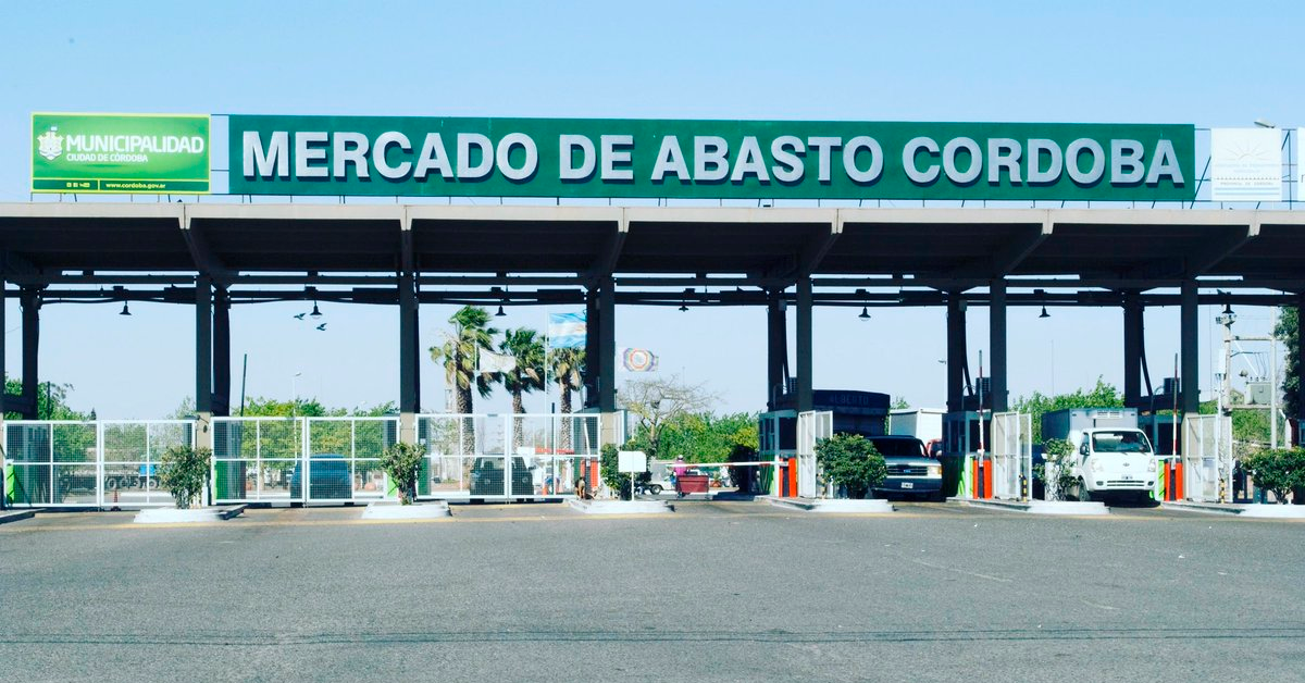 Tareas de desinfección en el  Mercado de Abasto Córdoba