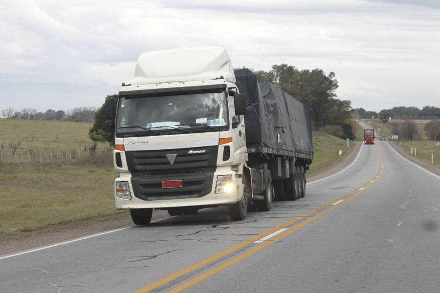 Aseguran el funcionamiento del transporte de los productos y mercaderías esenciales para la población Aseguran el funcionamiento del transporte de los productos y mercaderías esenciales para la población