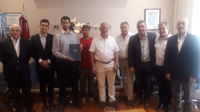 Integrantes del grupo asociativo "Sensaciones Queseras" durante su presentación.