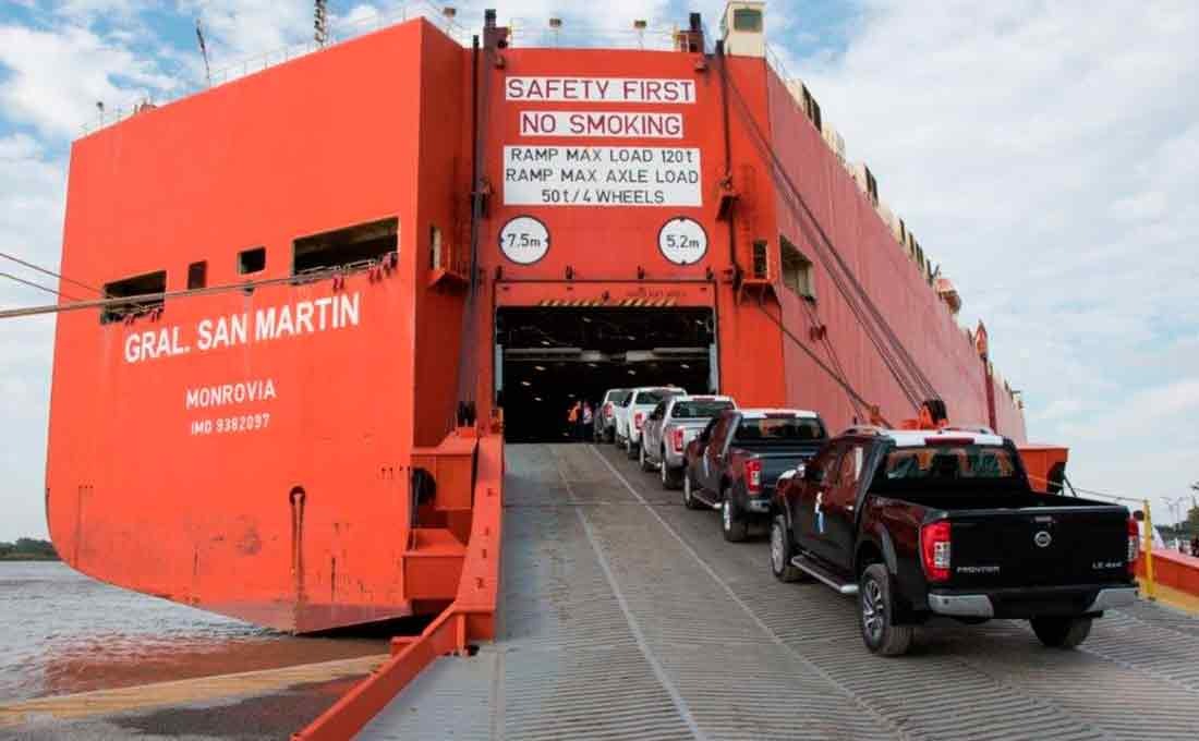 Nissan envió desde Córdoba 300 pick-ups a Brasil Nissan envió desde Córdoba 300 pick-ups a Brasil