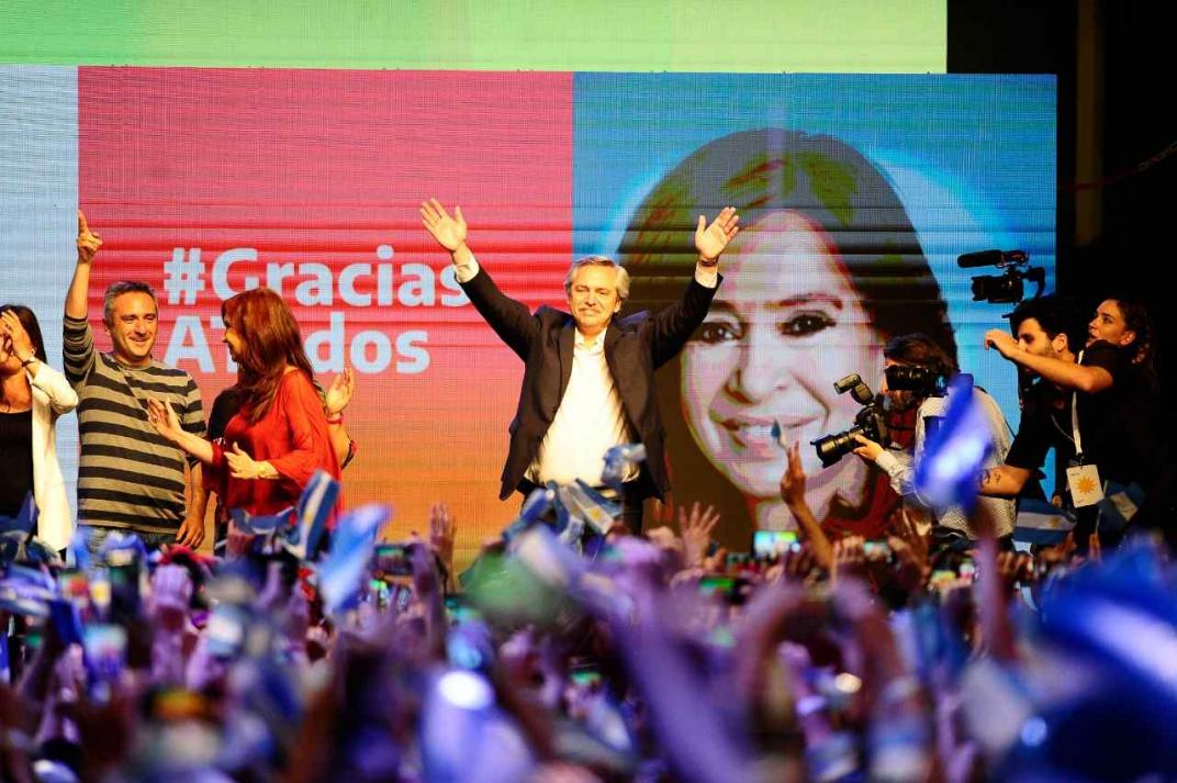 Política: Lejos de la noche más feliz Política: Lejos de la noche más feliz