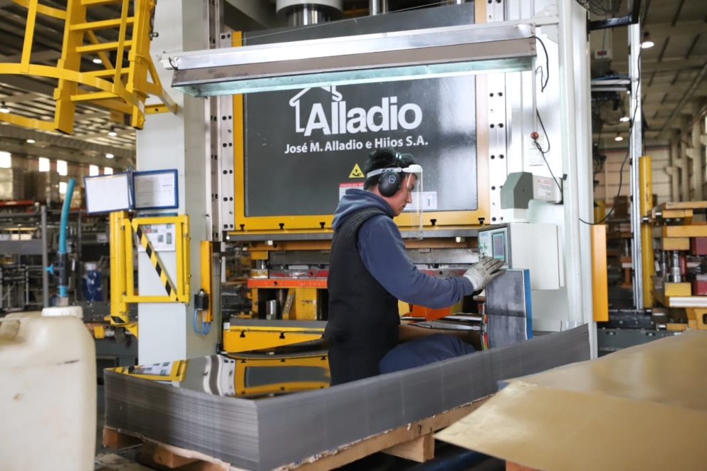 Alladio aumenta la producción, con un protocolo para cuidar a 1.500 empleados Alladio aumenta la producción, con un protocolo para cuidar a 1.500 empleados