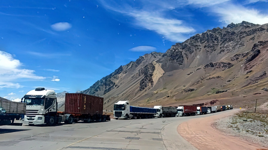 Chile: No solamente es el “Dibu” Martínez, ¡hay 3.000 camiones parados! Chile: No solamente es el “Dibu” Martínez, ¡hay 3.000 camiones parados!