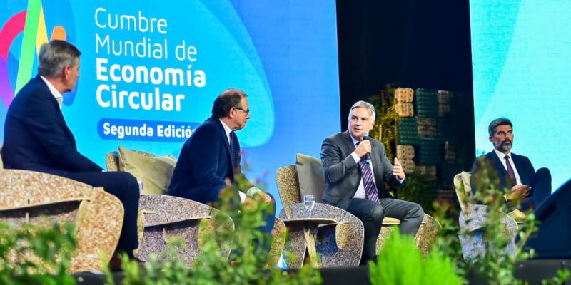 Llaryora: El Estado, con su capacidad de compra, puede acelerar la economía circular Llaryora: El Estado, con su capacidad de compra, puede acelerar la economía circular