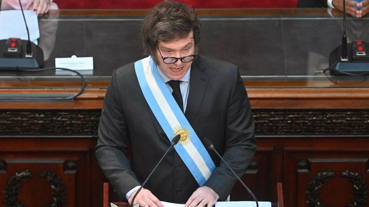 Política: El golpe en el mentón y la ley Bases Política: El golpe en el mentón y la ley Bases