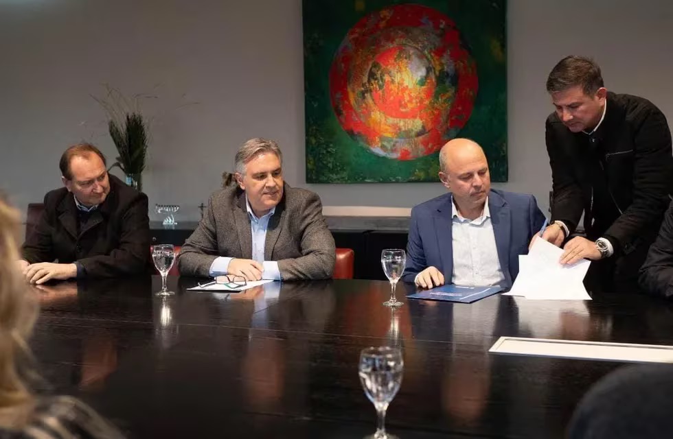 CaCEC y el Gobierno provincial impulsan un puerto seco para potenciar la competitividad y reducir costos en el comercio exterior de Córdoba CaCEC y el Gobierno provincial impulsan un puerto seco para potenciar la competitividad y reducir costos en el comercio exterior de Córdoba
