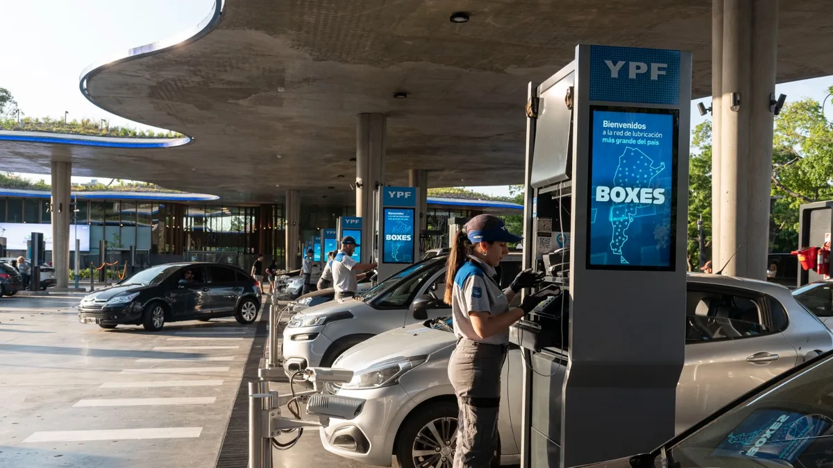 ¿Y entonces?: Entre enero y septiembre, el precio de la nafta se incrementó 160% ¿Y entonces?: Entre enero y septiembre, el precio de la nafta se incrementó 160%