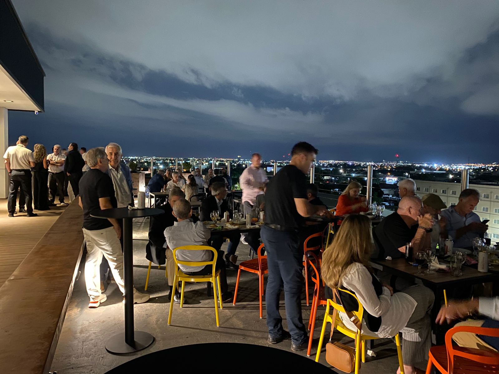Se realizó en el Rooftop Quorum, la 2ª Edición del After Empresarial Córdoba Se realizó en el Rooftop Quorum, la 2ª Edición del After Empresarial Córdoba
