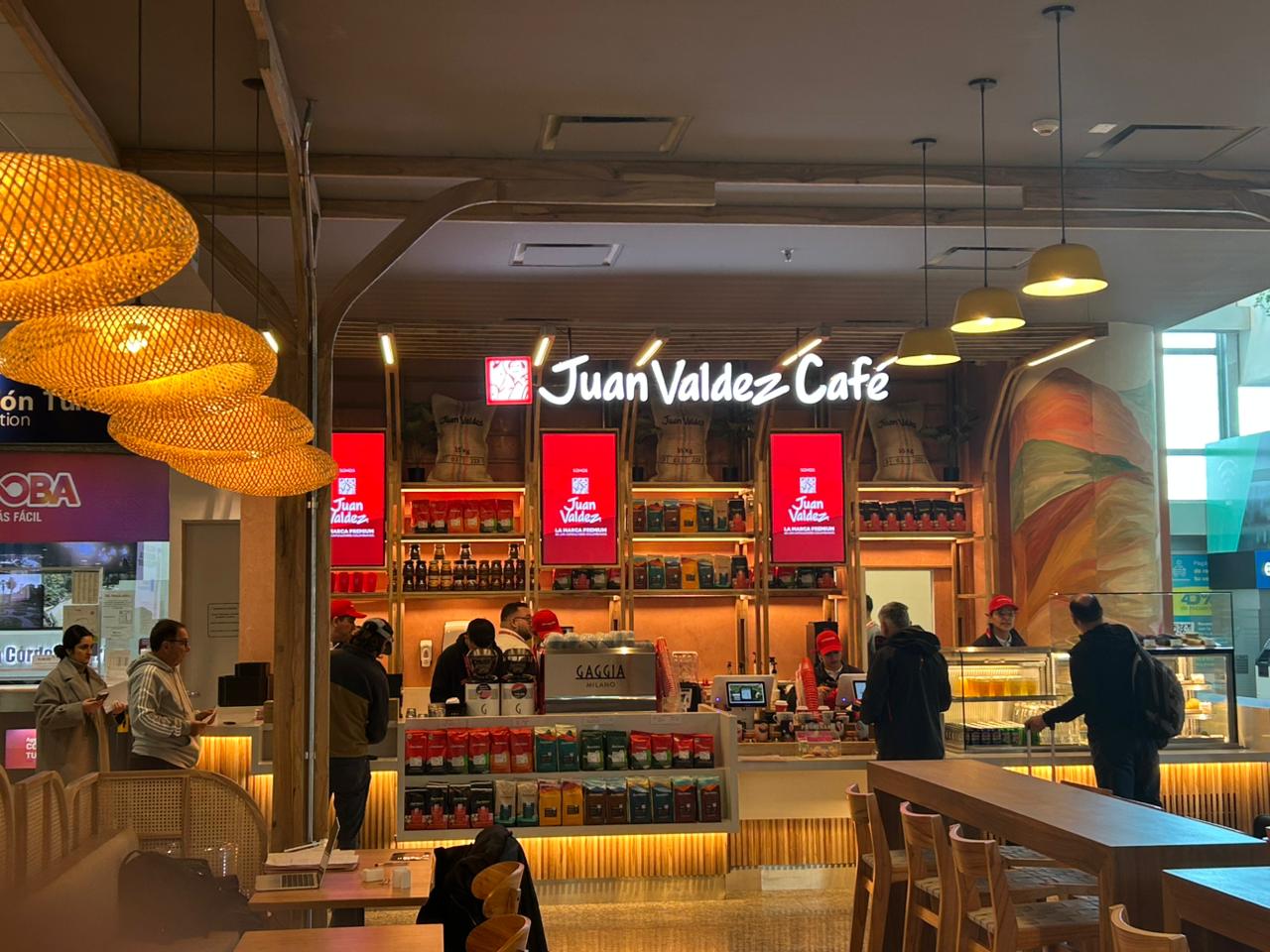Café Juan Valdez inauguró en el Aeropuerto Córdoba Café Juan Valdez inauguró en el Aeropuerto Córdoba