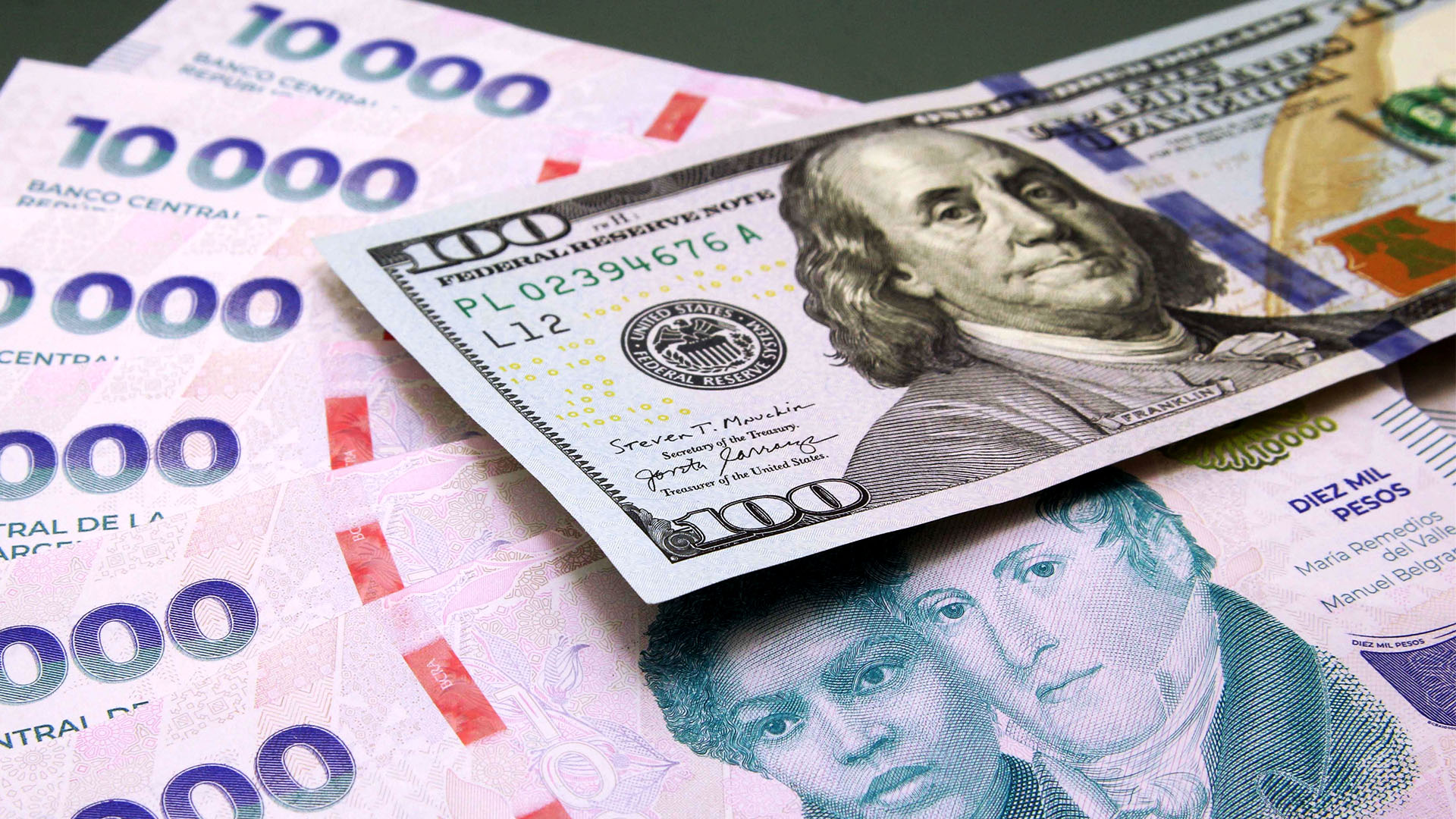 Bimonetarismo con casco puesto: cómo evitar que el dólar vuelva al colchón